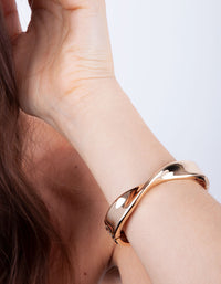 Gold Undulated Clamp Bangle - link has visual effect only