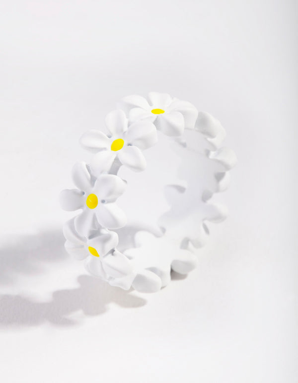 Daisy Surrounded Ring