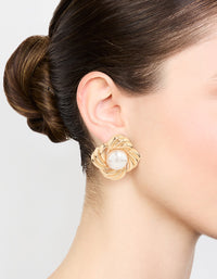 Gold Ribbed & Pearl Vintage Stud Earrings - link has visual effect only